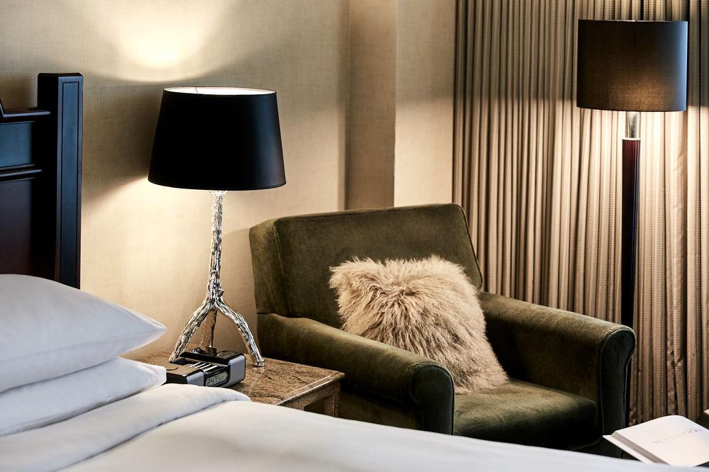Renaissance Angeles Airport Hotel 4*