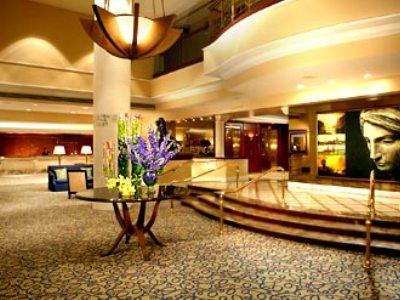 Renaissance Angeles Airport 4*