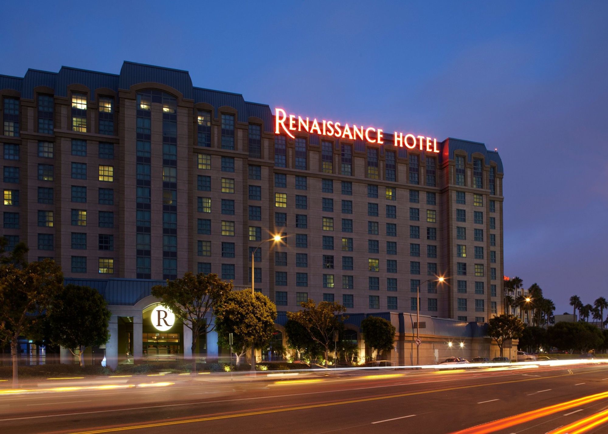 Renaissance Angeles Airport Hotel 4*