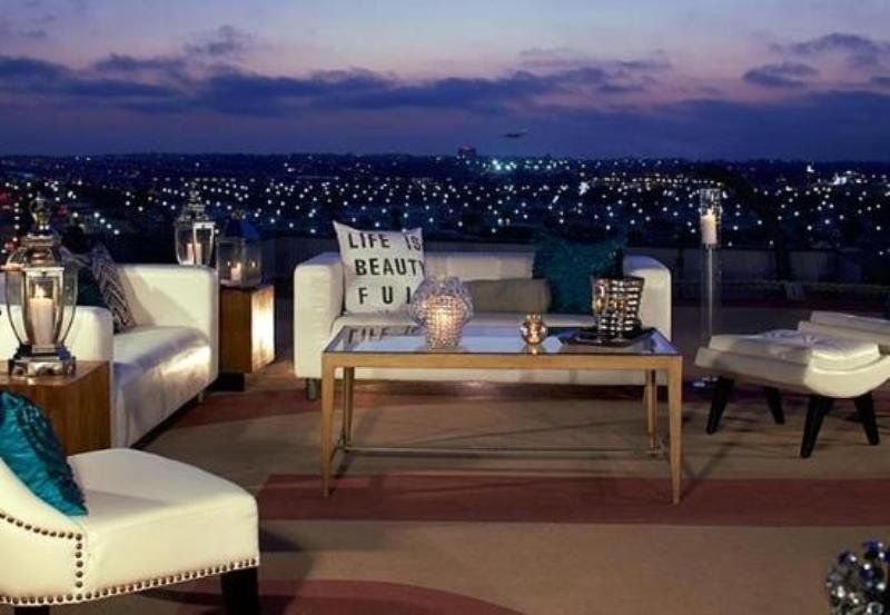 Hotel Renaissance Angeles Airport 4*