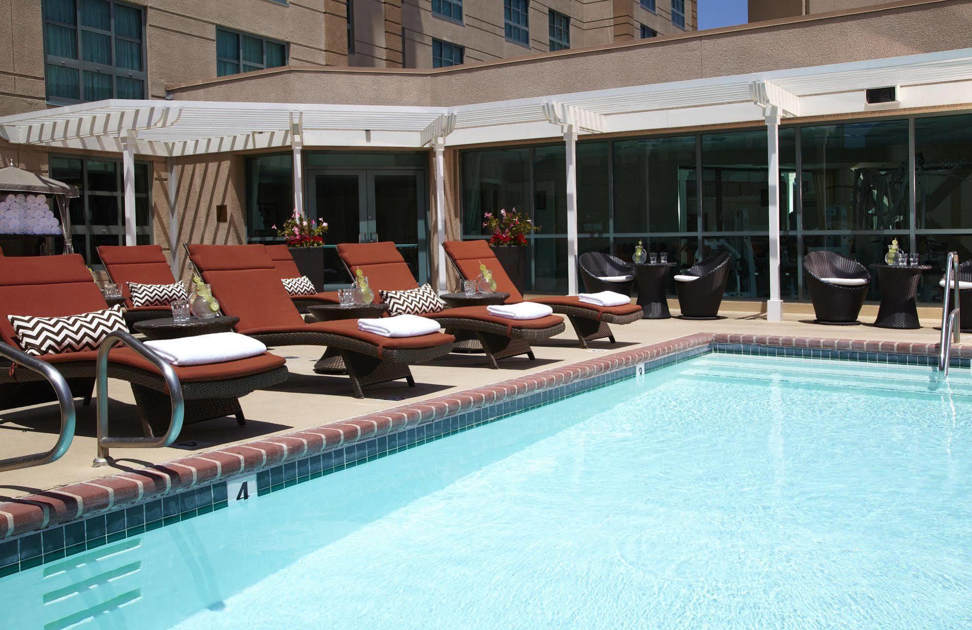 Renaissance Angeles Airport Hotel